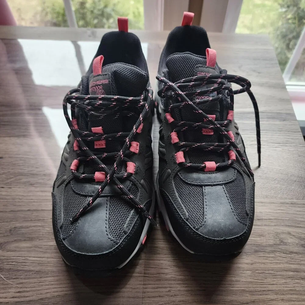 Ladies Black & Pink Waterproff Skechers Size 9 NEW - Picture 2 of 11
